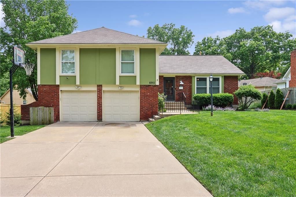 6911 E 128th Street, Grandview, MO 64030