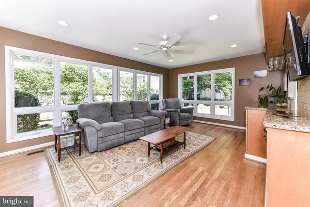8318 WOODACRE ST, Alexandria, VA 22308