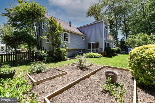 8318 WOODACRE ST, Alexandria, VA 22308