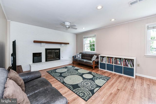 8318 WOODACRE ST, Alexandria, VA 22308