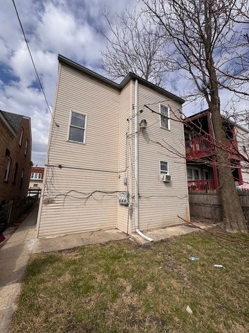1041 N Central Park Avenue, Chicago, IL 60651