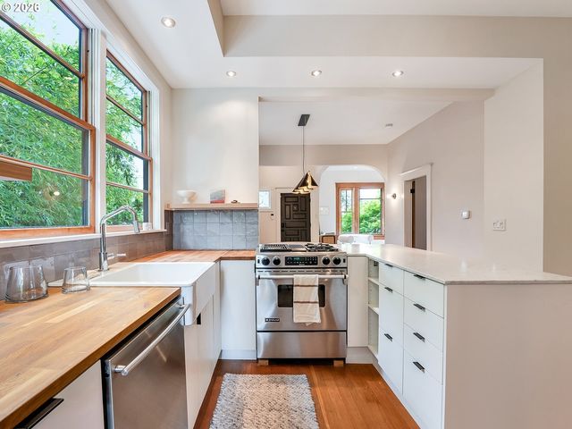 4214 N MONTANA Ave, Portland, OR 97217