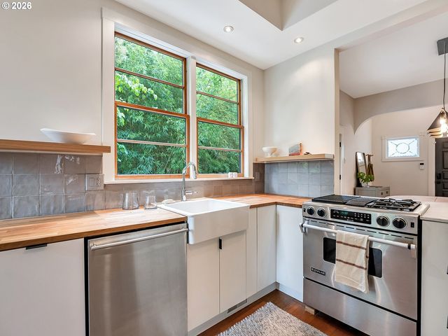 4214 N MONTANA Ave, Portland, OR 97217