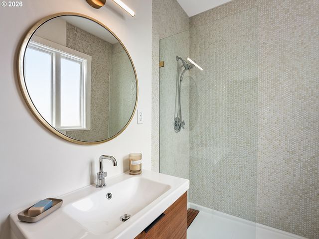 4214 N MONTANA Ave, Portland, OR 97217