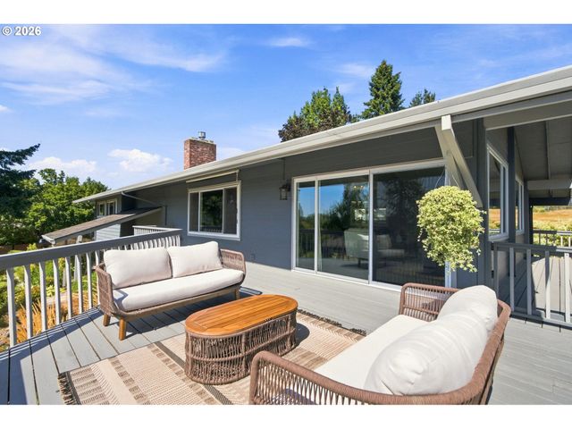 22160 Se MARK Rd, Damascus, OR 97089