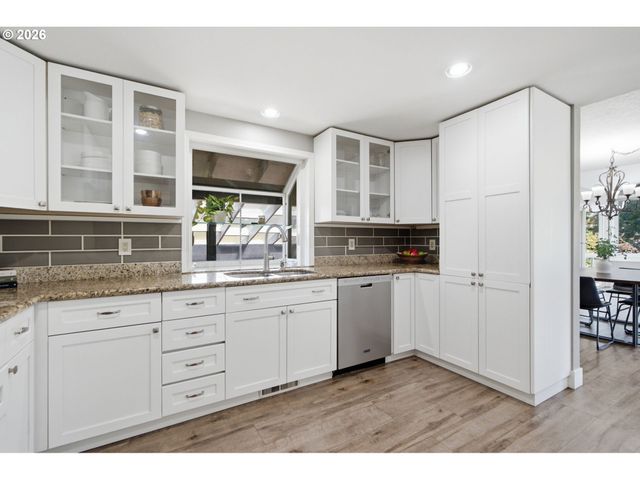 22160 Se MARK Rd, Damascus, OR 97089