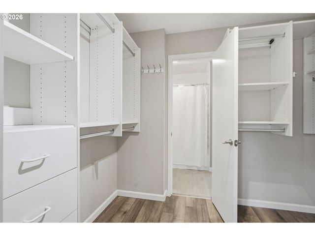 22160 Se MARK Rd, Damascus, OR 97089