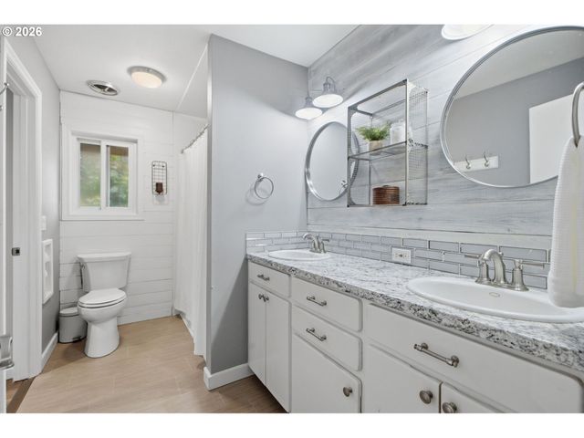 22160 Se MARK Rd, Damascus, OR 97089