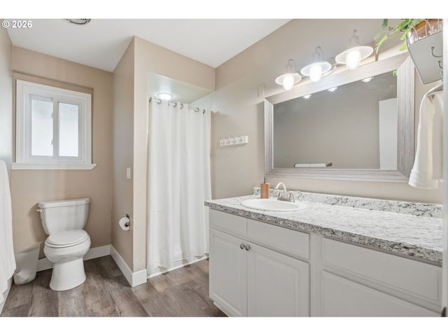 22160 Se MARK Rd, Damascus, OR 97089