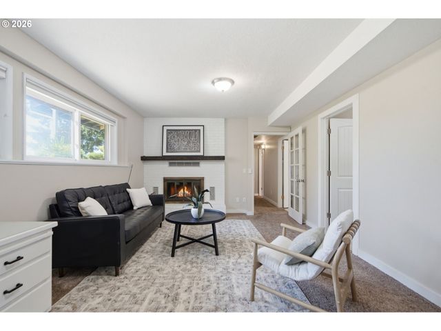 22160 Se MARK Rd, Damascus, OR 97089