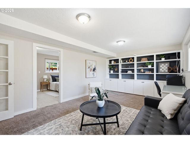 22160 Se MARK Rd, Damascus, OR 97089