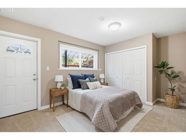 22160 Se MARK Rd, Damascus, OR 97089