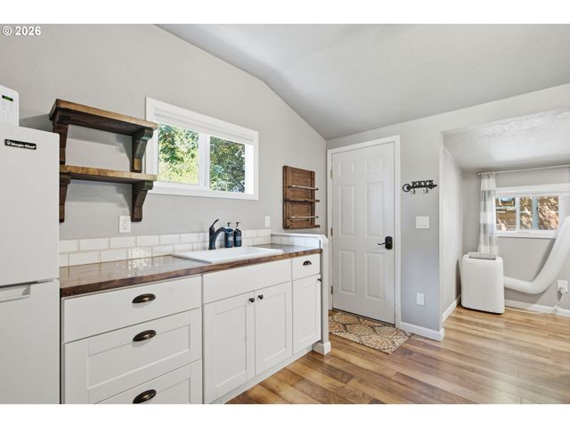 22160 Se MARK Rd, Damascus, OR 97089