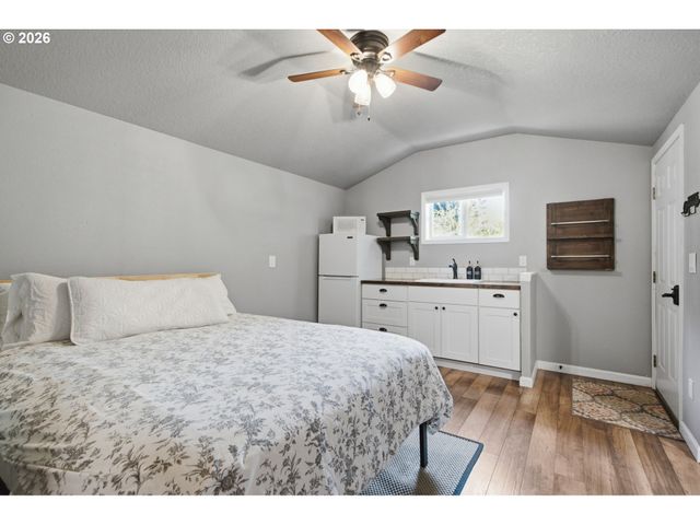 22160 Se MARK Rd, Damascus, OR 97089