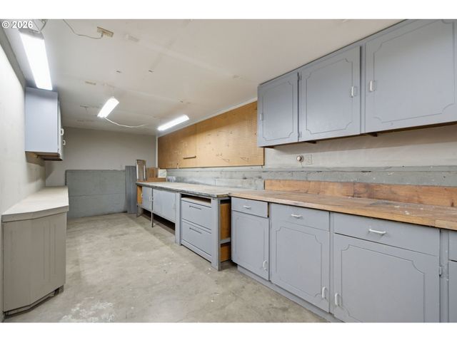 22160 Se MARK Rd, Damascus, OR 97089