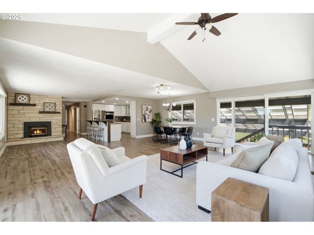 22160 Se MARK Rd, Damascus, OR 97089