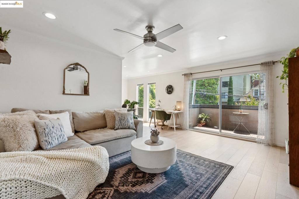 407 Orange St. 410, Oakland, CA 94610