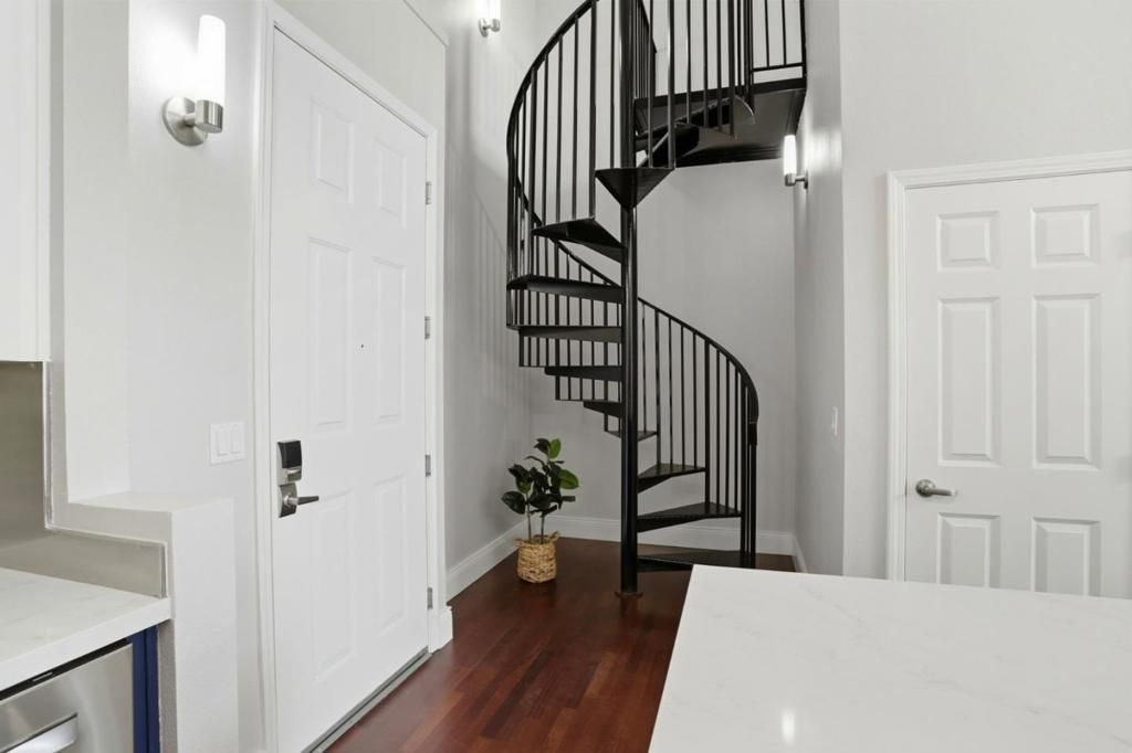 Image 12 of property listing at 800 N 8th Street 305, San Jose, CA 95112