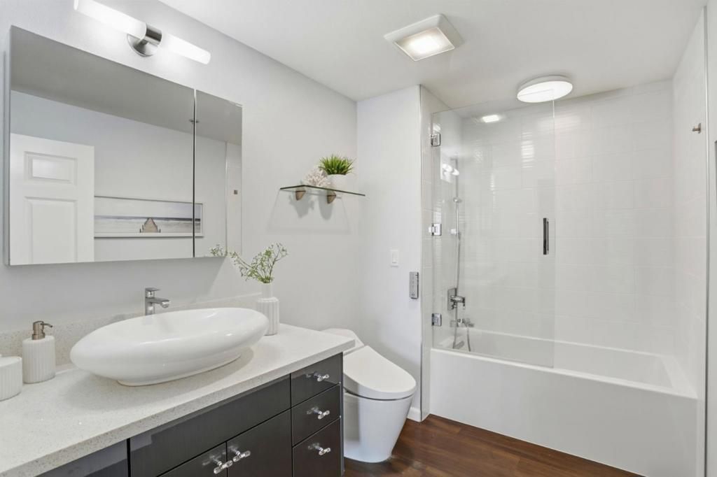 Image 15 of property listing at 800 N 8th Street 305, San Jose, CA 95112