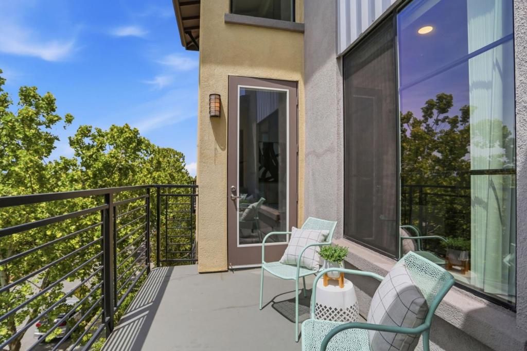 Image 23 of property listing at 800 N 8th Street 305, San Jose, CA 95112