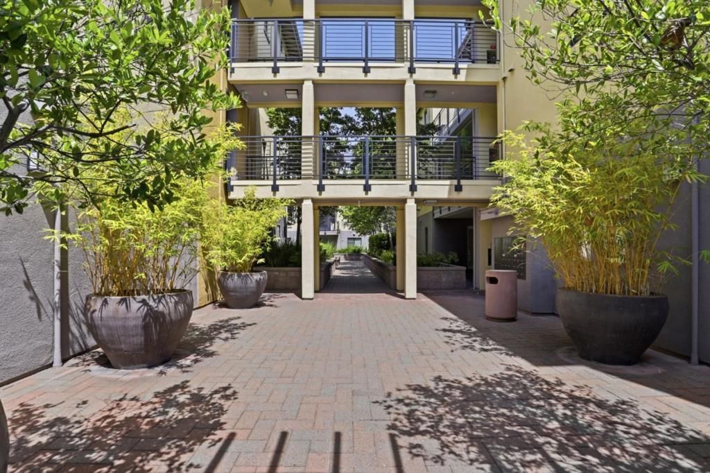 Image 25 of property listing at 800 N 8th Street 305, San Jose, CA 95112