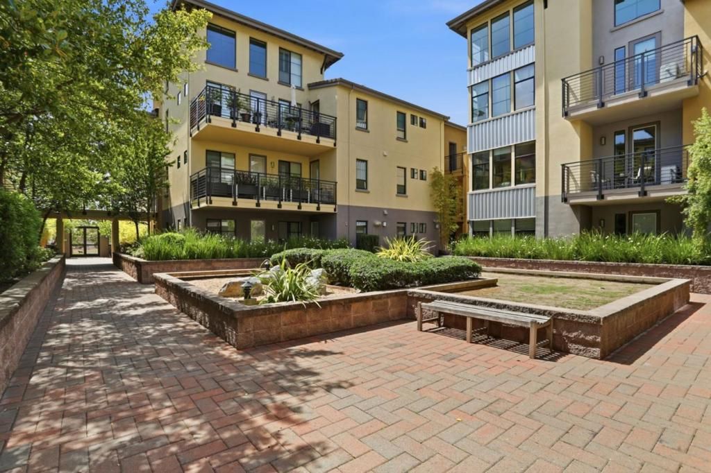Image 26 of property listing at 800 N 8th Street 305, San Jose, CA 95112