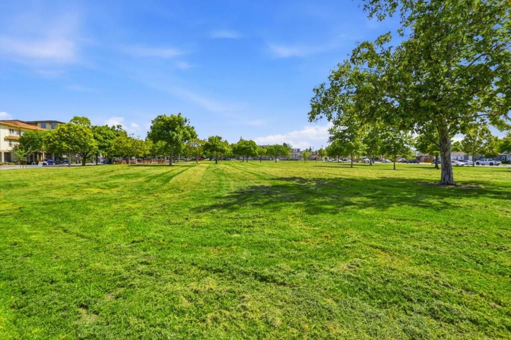 Image 28 of property listing at 800 N 8th Street 305, San Jose, CA 95112
