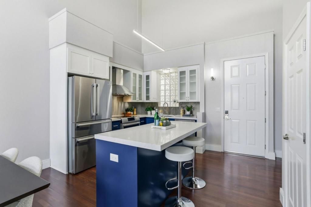 Image 3 of property listing at 800 N 8th Street 305, San Jose, CA 95112