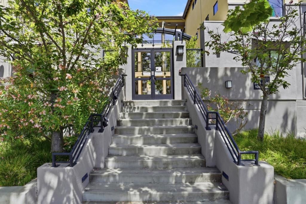 Image 31 of property listing at 800 N 8th Street 305, San Jose, CA 95112