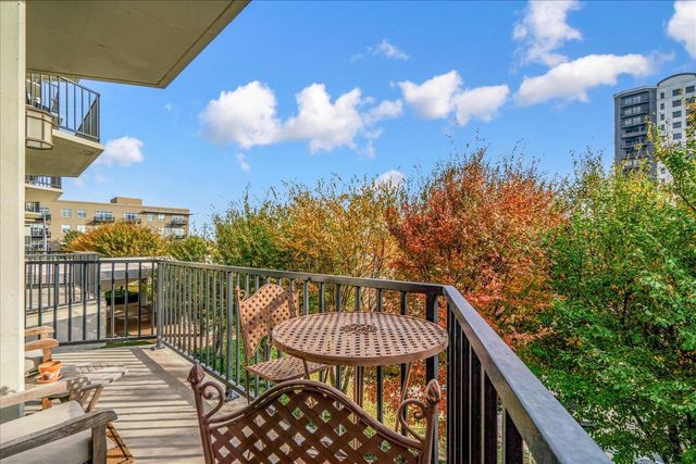 655 S Riverside Dr Apt 202, Memphis, TN 38103