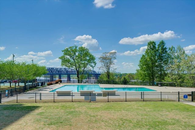 655 S Riverside Dr Apt 202, Memphis, TN 38103