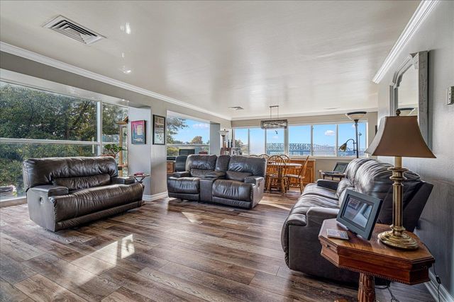 655 S Riverside Dr Apt 202, Memphis, TN 38103