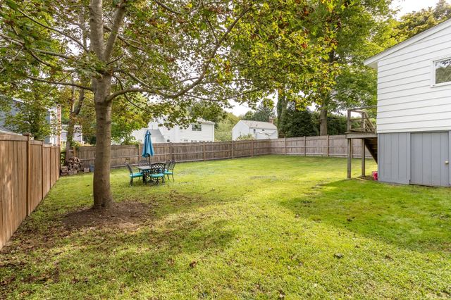 133 Gulliver St, Milton, MA 02186