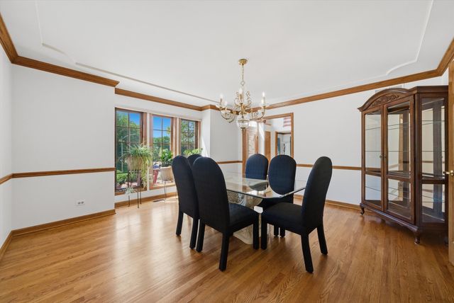 8701 LAKE RIDGE Drive, Darien, IL 60561