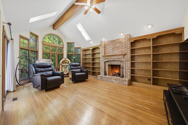 8701 LAKE RIDGE Drive, Darien, IL 60561