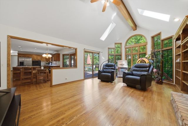 8701 LAKE RIDGE Drive, Darien, IL 60561