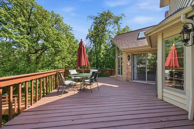 8701 LAKE RIDGE Drive, Darien, IL 60561