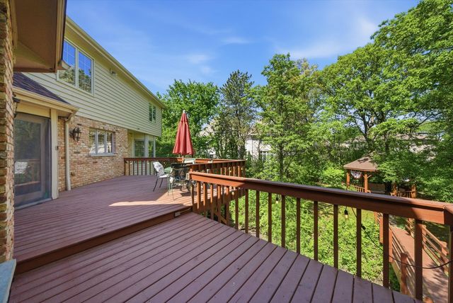 8701 LAKE RIDGE Drive, Darien, IL 60561