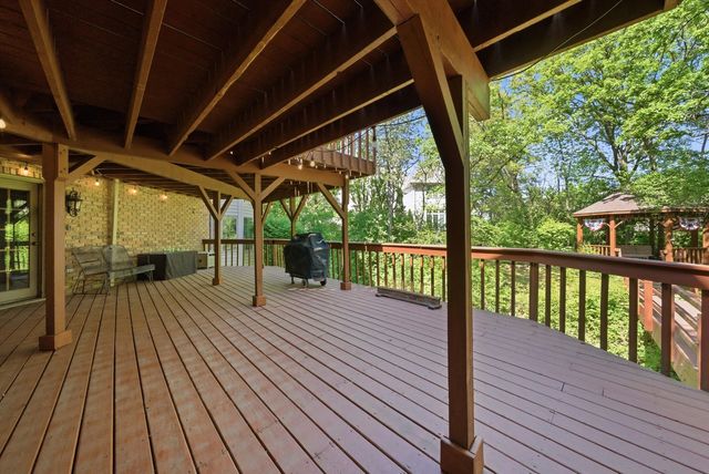 8701 LAKE RIDGE Drive, Darien, IL 60561