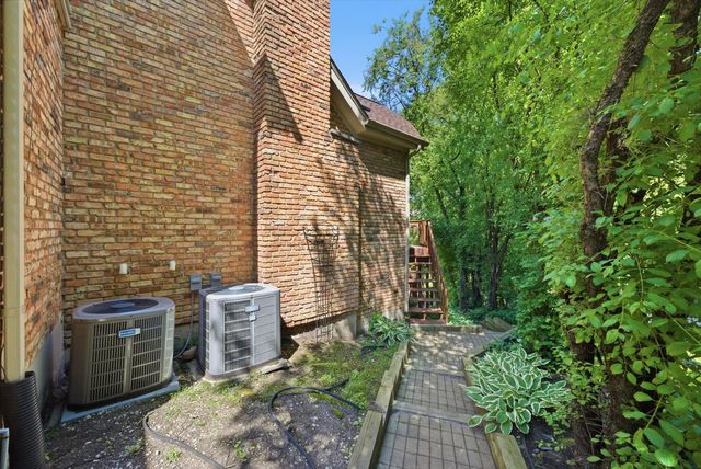 8701 LAKE RIDGE Drive, Darien, IL 60561