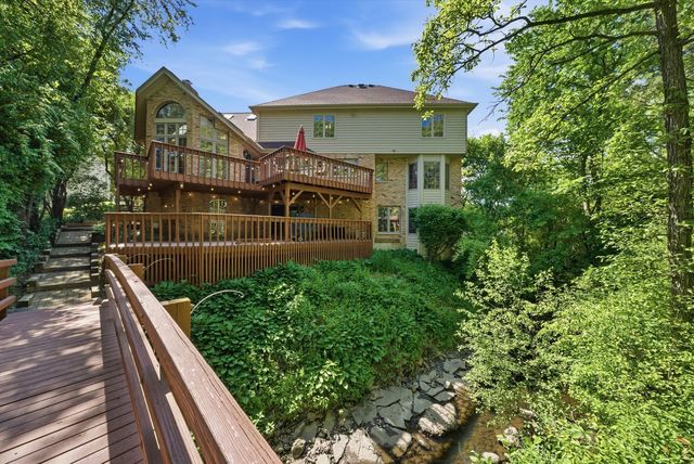 8701 LAKE RIDGE Drive, Darien, IL 60561