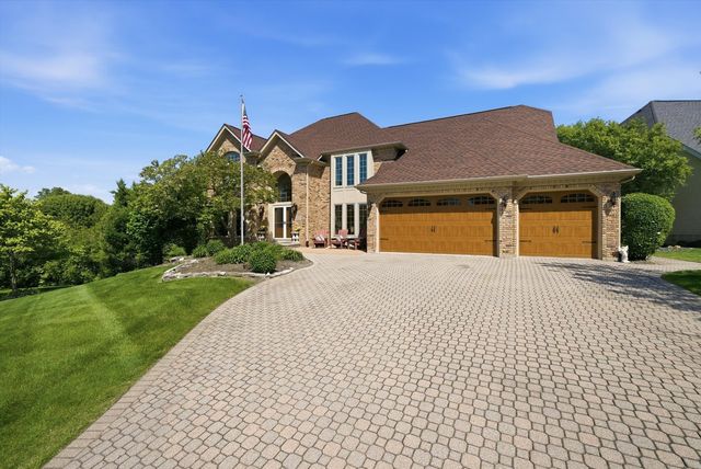 8701 LAKE RIDGE Drive, Darien, IL 60561