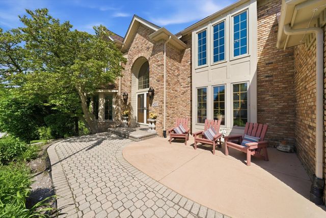 8701 LAKE RIDGE Drive, Darien, IL 60561