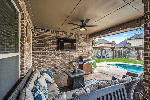 8109 Threadtail Street, Conroe, TX 77385