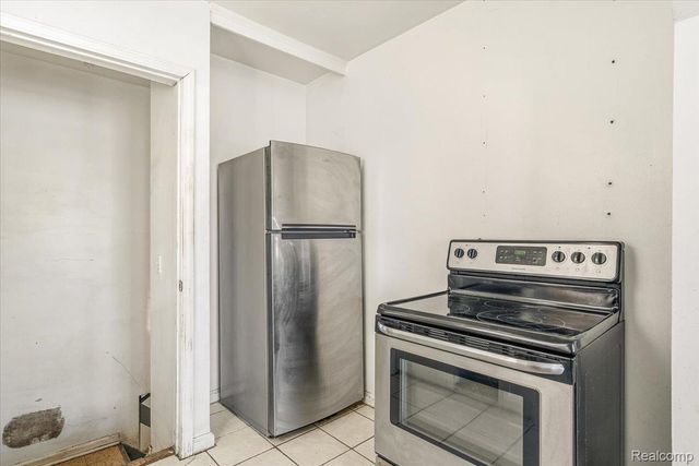 1409 Capitol Avenue, Lincoln Park, MI 48146