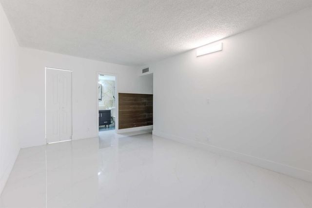 2401 NW 41st Avenue 101, Lauderhill, FL 33313