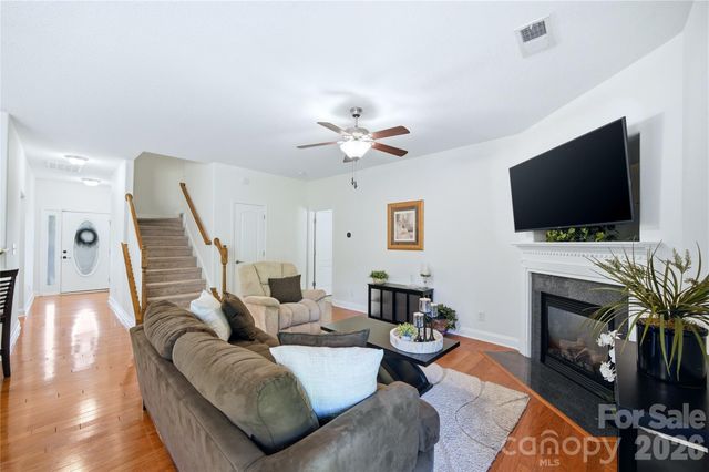 2429 Glyncastle Way, Gastonia, NC 28056
