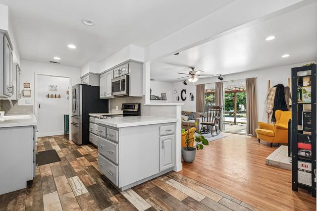8878 Greenhalgh Ln, Orangevale, CA 95662