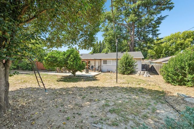 8878 Greenhalgh Ln, Orangevale, CA 95662