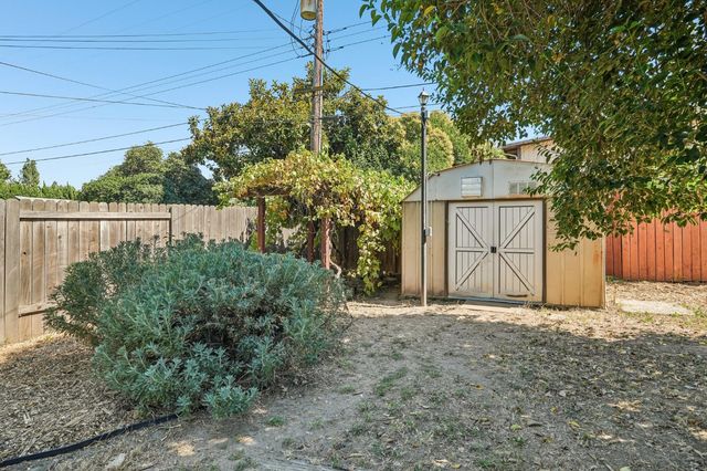 8878 Greenhalgh Ln, Orangevale, CA 95662